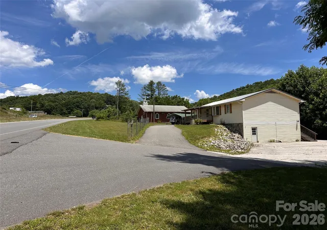 Photo 1 of House for sale at 422 US Hwy 19e, Spruce Pine, NC 28777 | MLS# 4394391 | Listing updated on 2026-08-15