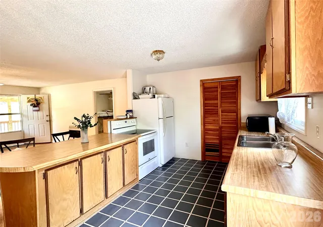 Photo 3 of House for sale at 422 US Hwy 19e, Spruce Pine, NC 28777 | MLS# 4394391 | Listing updated on 2026-08-15