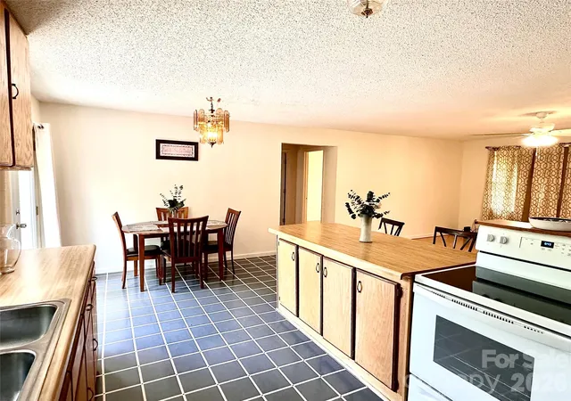 Photo 4 of House for sale at 422 US Hwy 19e, Spruce Pine, NC 28777 | MLS# 4394391 | Listing updated on 2026-08-15