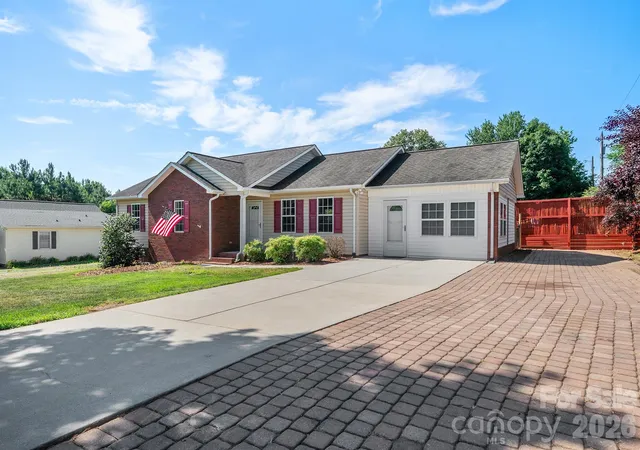 Photo 1 of Single family home for sale at 114 Glenwood Valley Dr, Harmony, NC 28634 | MLS# 4394401 | Listing updated on 2026-08-20