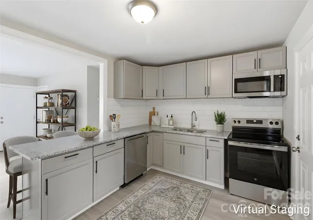 Photo 3 of Single family home for sale at 2725 Thornton Rd, Charlotte, NC 28208 | MLS# 4394412 | Listing updated on 2026-08-28