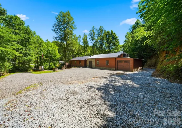 3rd image of 1857 Creekside Pl, Lenoir, NC 28645 | MLS# 4394415