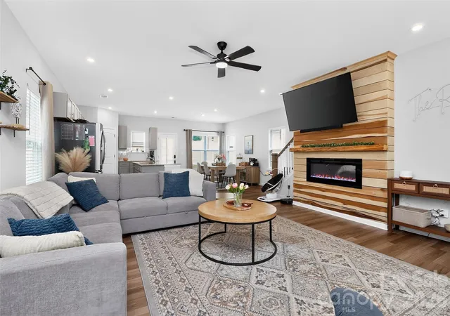 Photo 3 of Single family home for sale at 9134 Ramsford Ct, Charlotte, NC 28227 | MLS# 4394470 | Listing updated on 2026-09-28
