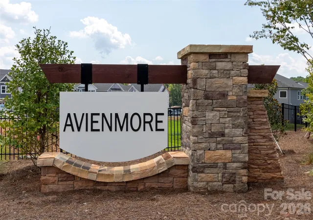 Photo 4 of Sale Pending at 11209 Lochmere Rd, Charlotte, NC 28278 | MLS# 4394492 | Listing updated on 2026-07-06