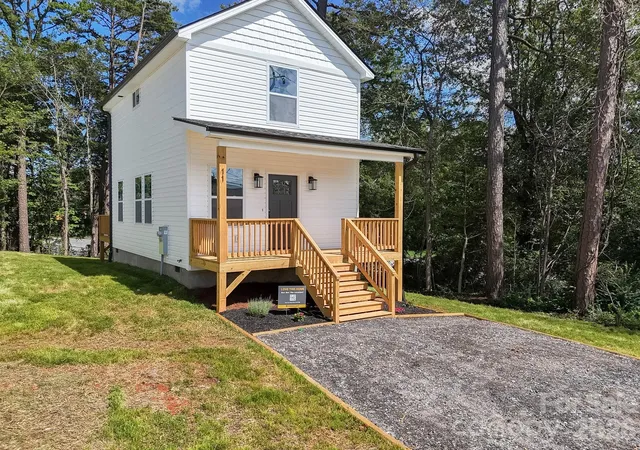 Photo 2 of Single family home for sale at 11 Baldwin St, Asheville, NC 28803 | MLS# 4394523 | Listing updated on 2026-09-23