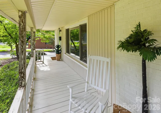 Photo 3 of Sale Pending at 2736 Palm Ave, Charlotte, NC 28205 | MLS# 4394524 | Listing updated on 2026-08-25