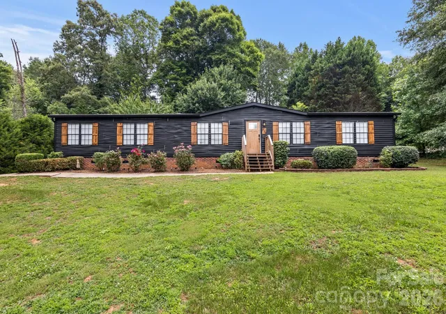 Homes for sale in Stanley, NC | 824 Joseph Antoon Cir, Stanley, NC 28164 | MLS# 4394532