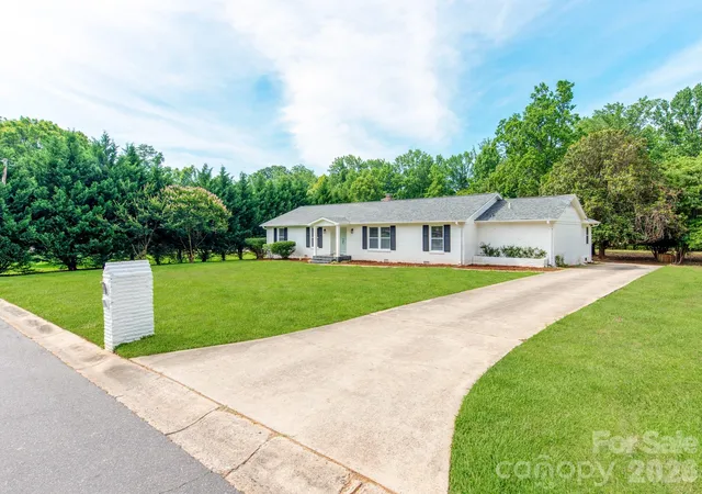 Photo 2 of Single family home for sale at 629 Belmorrow Dr, Charlotte, NC 28214 | MLS# 4394575 | Listing updated on 2026-09-27