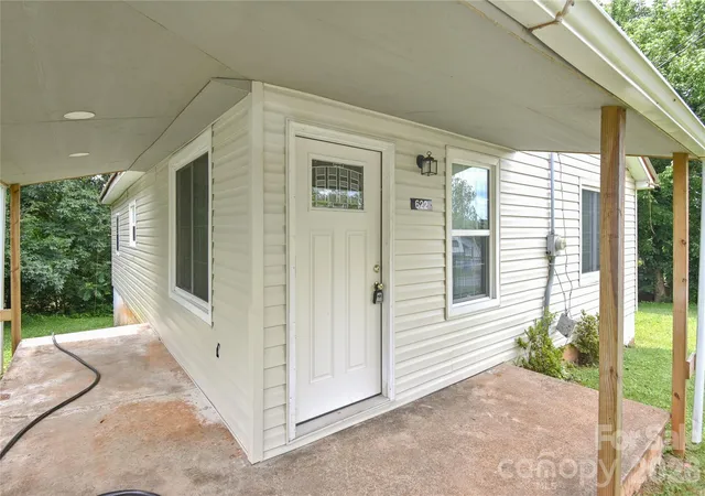 Photo 2 of Single family home for sale at 622 Green St Loop, Marion, NC 28752 | MLS# 4394578 | Listing updated on 2026-06-22