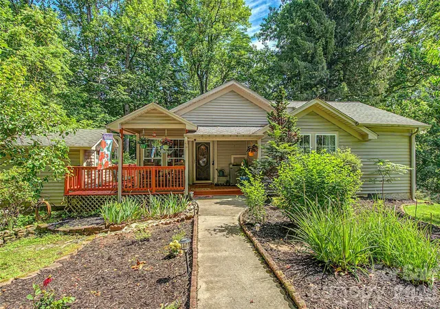 Photo 1 of Single family home for sale at 76 Winsome Trl, Hendersonville, NC 28739 | MLS# 4394583 | Listing updated on 2026-08-26