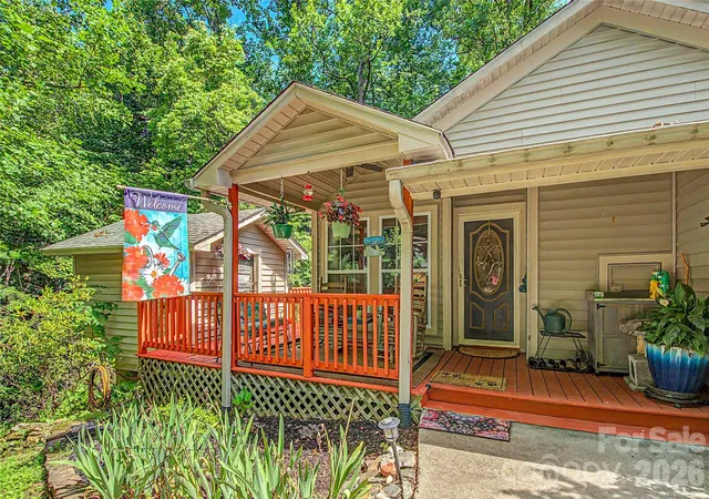 Photo 3 of Single family home for sale at 76 Winsome Trl, Hendersonville, NC 28739 | MLS# 4394583 | Listing updated on 2026-08-26