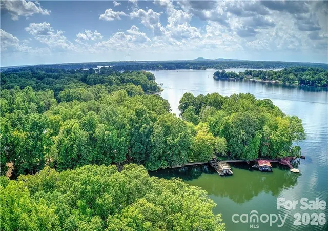 Photo 2 of Single family home for sale at 105 Quail Ln, Mooresville, NC 28117 | MLS# 4394602 | Listing updated on 2026-10-29