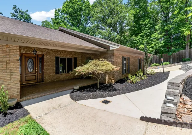 Photo 3 of Single family home for sale at 105 Quail Ln, Mooresville, NC 28117 | MLS# 4394602 | Listing updated on 2026-10-29