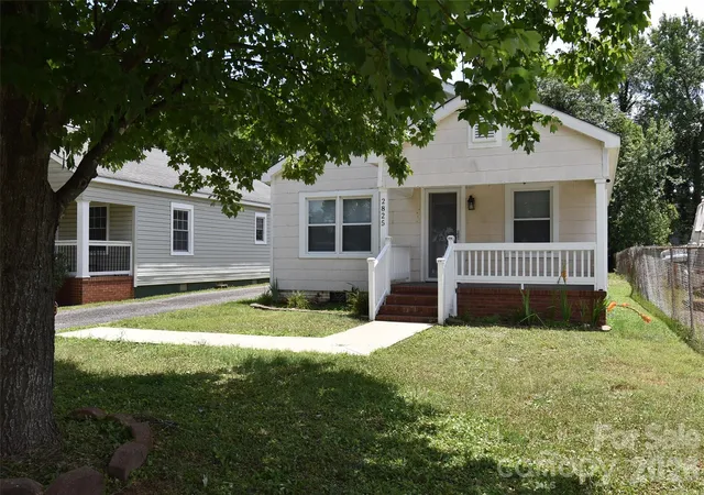 Photo 1 of Single family home for sale at 2825 Long Ave E, Gastonia, NC 28054 | MLS# 4394619 | Listing updated on 2026-06-20