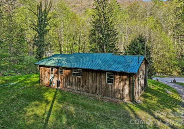Photo 5 of House for sale at 28 Mull Cvs Rd, Maggie Valley, NC 28751 | MLS# 4394634 | Listing updated on 2026-07-27