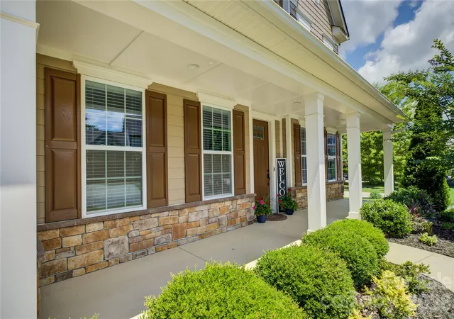 Photo 3 of Single family home for sale at 15417 Cimarron Hills Ln, Charlotte, NC 28278 | MLS# 4394645 | Listing updated on 2026-08-31