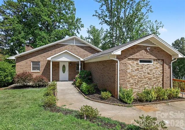 Photo 3 of Single family home for sale at 6917 Navajo Trl, Sherrills Ford, NC 28673 | MLS# 4394650 | Listing updated on 2026-09-06