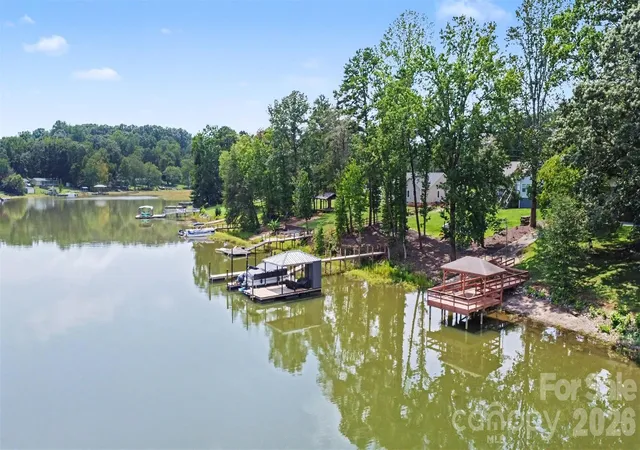 Photo 2 of Single family home for sale at 6917 Navajo Trl, Sherrills Ford, NC 28673 | MLS# 4394650 | Listing updated on 2026-09-06