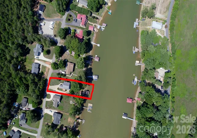 Photo 3 of Single family home for sale at 6917 Navajo Trl, Sherrills Ford, NC 28673 | MLS# 4394650 | Listing updated on 2026-09-06