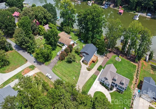 Photo 1 of Single family home for sale at 6917 Navajo Trl, Sherrills Ford, NC 28673 | MLS# 4394650 | Listing updated on 2026-10-24