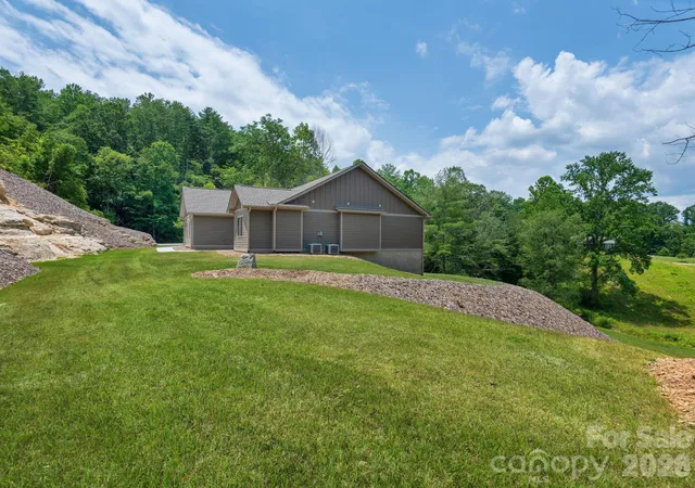 Photo 3 of Single family home for sale at 105 Sheila Wynne Dr, Fletcher, NC 28732 | MLS# 4394668 | Listing updated on 2026-09-03