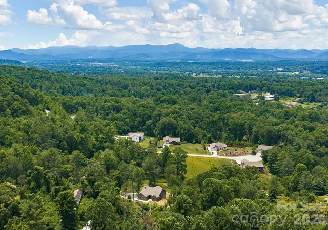 Photo 3 of Single family home for sale at 105 Sheila Wynne Dr, Fletcher, NC 28732 | MLS# 4394668 | Listing updated on 2026-09-03