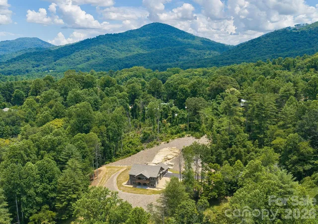 Photo 4 of Single family home for sale at 105 Sheila Wynne Dr, Fletcher, NC 28732 | MLS# 4394668 | Listing updated on 2026-09-03