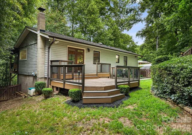 Photo 1 of Single family home for sale at 10 Botany View Ct, Asheville, NC 28805 | MLS# 4394673 | Listing updated on 2026-09-24