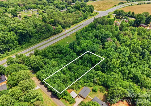 Homes for sale in Newton, NC | 18 Easthaven Dr, Newton, NC 28658 | MLS# 4394687