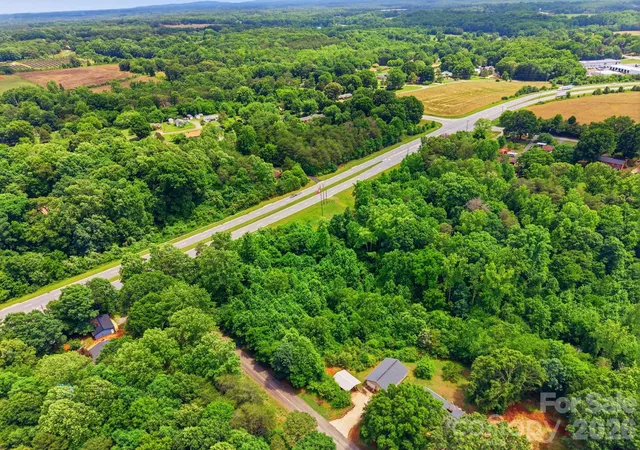 Homes for sale in Newton, NC | 18 Easthaven Dr, Newton, NC 28658 | MLS# 4394687