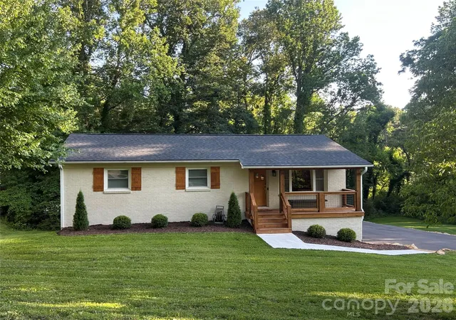 Homes for sale in Weaverville, NC | 10 Oakwood Dr, Weaverville, NC 28787 | MLS# 4394704