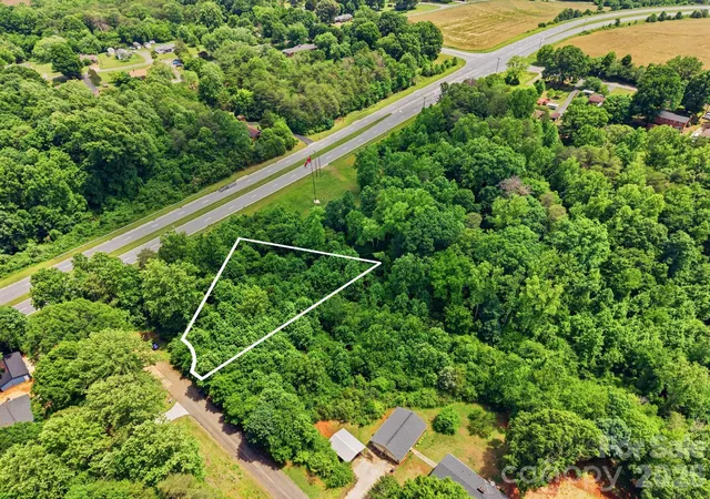Homes for sale in Newton, NC | 48 Easthaven Dr, Newton, NC 28658 | MLS# 4394706