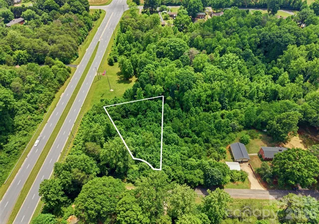 Homes for sale in Newton, NC | 48 Easthaven Dr, Newton, NC 28658 | MLS# 4394706