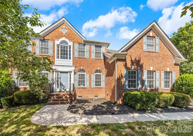 Photo 1 of Single family home for sale at 8408 Denholme Dr, Waxhaw, NC 28173 | MLS# 4394733 | Listing updated on 2026-08-18