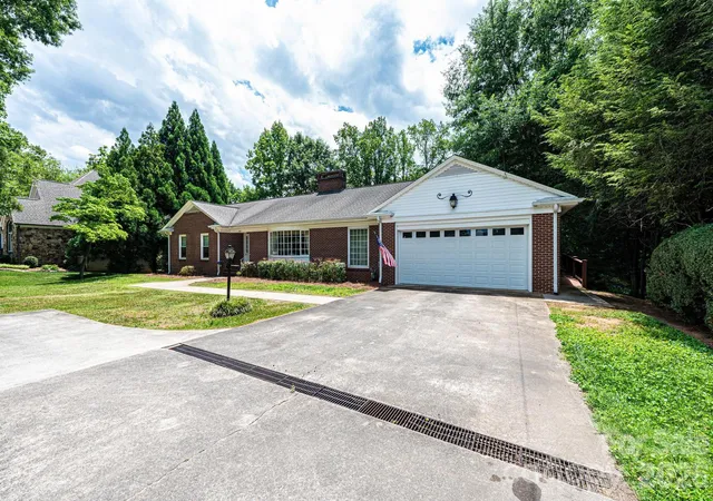 3rd image of 1807 5Th St Nw, Hickory, NC 28601 | MLS# 4394751