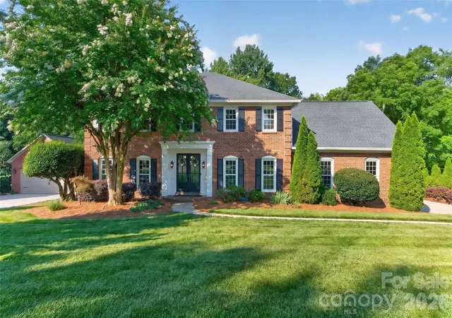 Photo 1 of Single family home for sale at 1231 Manicott Dr, Matthews, NC 28105 | MLS# 4394782 | Listing updated on 2026-10-01