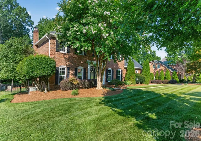 Photo 2 of Single family home for sale at 1231 Manicott Dr, Matthews, NC 28105 | MLS# 4394782 | Listing updated on 2026-10-01