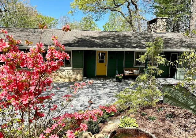 Photo 2 of Single family home for sale at 580 Whetstone Gap Rd, Lake Toxaway, NC 28747 | MLS# 4394791 | Listing updated on 2026-07-24