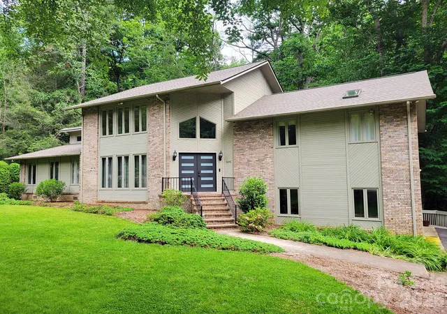 Photo 1 of Single family home for sale at 305 E Sondley Dr, Asheville, NC 28805 | MLS# 4394793 | Listing updated on 2026-09-05