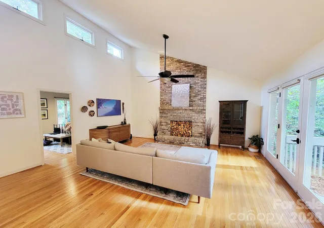 Photo 3 of Single family home for sale at 305 E Sondley Dr, Asheville, NC 28805 | MLS# 4394793 | Listing updated on 2026-09-05