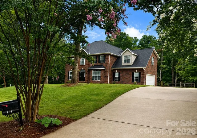 Photo 1 of Single family home for sale at 1914 Grigg Ln, Waxhaw, NC 28173 | MLS# 4394794 | Listing updated on 2026-08-08
