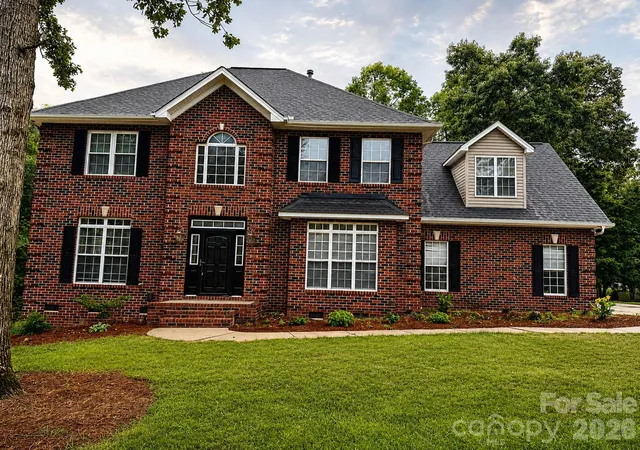 Photo 2 of Single family home for sale at 1914 Grigg Ln, Waxhaw, NC 28173 | MLS# 4394794 | Listing updated on 2026-08-08