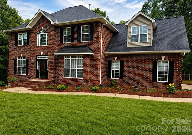 Photo 3 of Single family home for sale at 1914 Grigg Ln, Waxhaw, NC 28173 | MLS# 4394794 | Listing updated on 2026-08-08