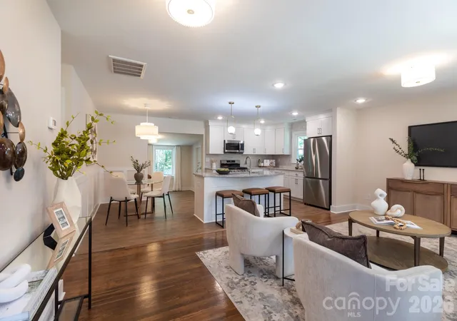 Photo 2 of Single family home for sale at 3721 Bankston Pl, Charlotte, NC 28215 | MLS# 4394807 | Listing updated on 2026-08-28