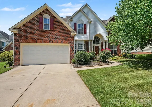 Photo 2 of Single family home for sale at 8021 Pelorus Ln, Charlotte, NC 28269 | MLS# 4394825 | Listing updated on 2026-08-29