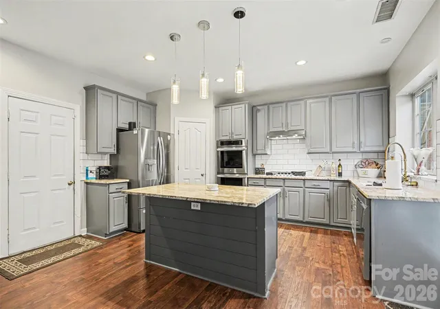 Photo 3 of Single family home for sale at 8021 Pelorus Ln, Charlotte, NC 28269 | MLS# 4394825 | Listing updated on 2026-08-29