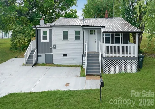 Homes for sale in Newton, NC | 304 S Derby Ave, Newton, NC 28658 | MLS# 4394827