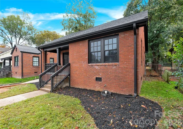 Photo 2 of Sale Pending at 1551 Merriman Ave, Charlotte, NC 28203 | MLS# 4394840 | Listing updated on 2026-09-13