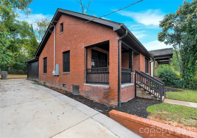 Photo 3 of Sale Pending at 1551 Merriman Ave, Charlotte, NC 28203 | MLS# 4394840 | Listing updated on 2026-09-13