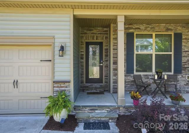 Photo 3 of Single family home for sale at 4870 Summerside Dr, Lake Wylie, SC 29710 | MLS# 4394846 | Listing updated on 2026-10-28